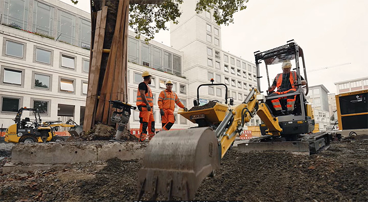 Einsatz elektrischer Baugeräte am Marktplatz vor dem Stuttgarter Rathaus